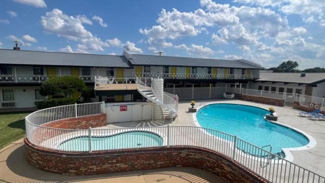 Friendship Inn Altus Bagian luar foto